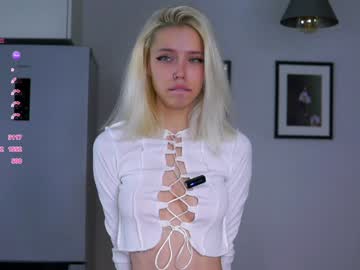 girl
        maureensgame cam image #5788088