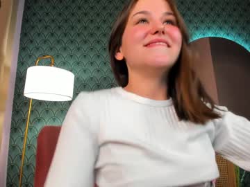 girl
        emilia_dream cam image #3189080