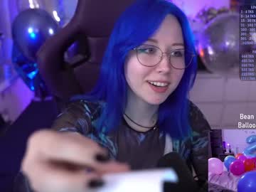 girl
        blue_mooncat cam image #5145498