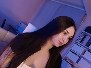 girl
        hollyextra cam image #6635066