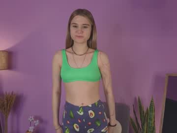 girl
        alisia_spinnet cam image #2996713