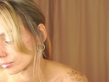 girl
        artease cam image #5193444