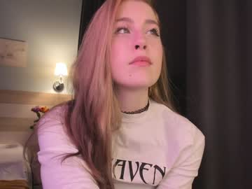 girl
        candy_peach cam image #753135