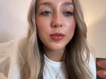 girl
        lovelyyylivyyy cam image #5046702