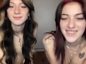 girl
        kimandcleo cam image #5691312