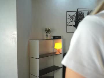 girl
        pollycilley cam image #4899035