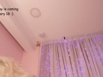 girl
        bella_adams_ cam image #672300