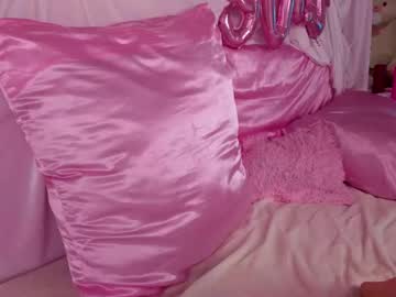 girl
        jollly_belle cam image #6528626