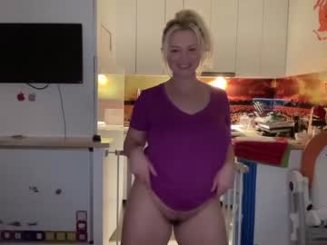girl
        kiradivine cam image #1001981