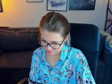 girl
        lisa_roses cam image #465633
