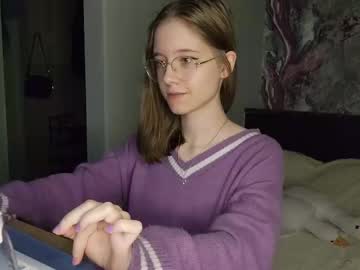girl
        lowress cam image #6310043