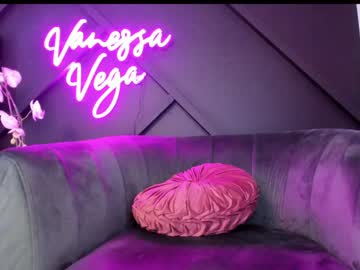 girl
        vanessa_vega cam image #735831