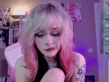 girl
        lollyshy__ cam image #6097345