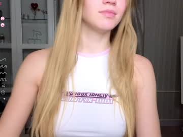 girl
        cute_fox_girl cam image #5743692