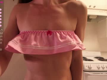 girl
        007movie cam image #83773