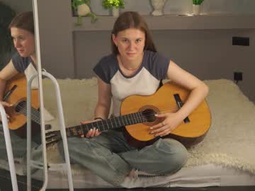 girl
        bananini_anallove cam image #6892185