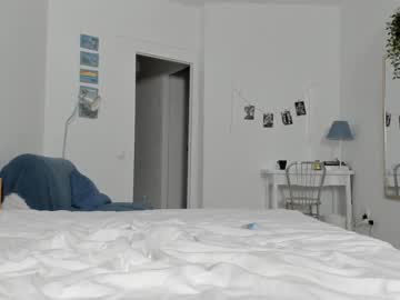 girl
        melon_mussy cam image #1138314