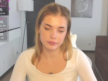 girl
        adri_dream cam image #6577663