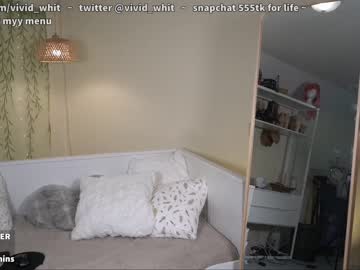 girl
        vivid_whit cam image #1636631