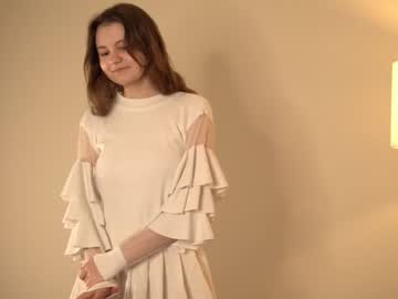 girl
        winniewest_ cam image #1422643