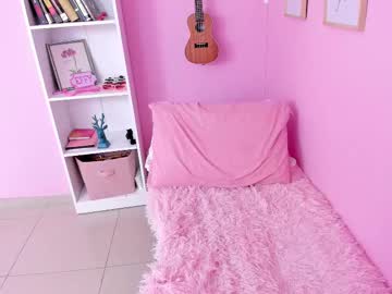 girl
        little_effy18_ cam image #6870055