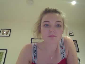 girl
        redroseldn cam image #902708