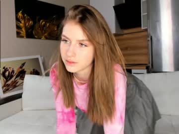 girl
        annaestradae cam image #1461355