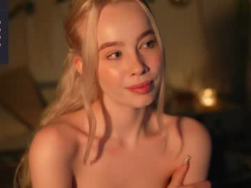 girl
        mother__of__dragons cam image #2733063