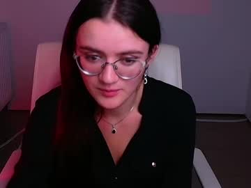 girl
        ketrin_pirsss cam image #5147124