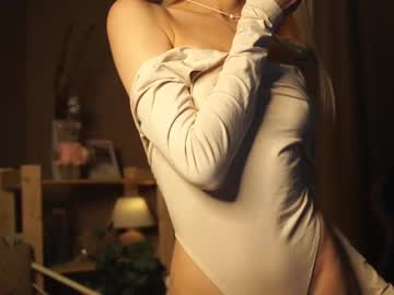 girl
        arielreal cam image #2306688