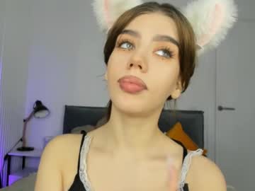 girl
        jenie_fire cam image #4841509