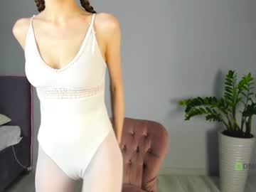 girl
        free_birdd cam image #1492197