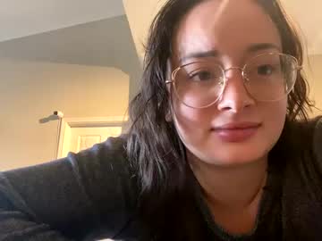 girl
        hali0324 cam image #3193923