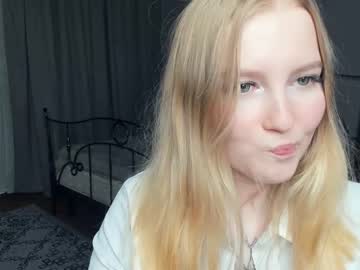 girl
        vicky_kiwi cam image #2418210