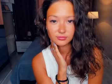 girl
        leilahalo cam image #4677391