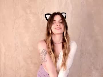 girl
        brenda_rogerss cam image #2317603
