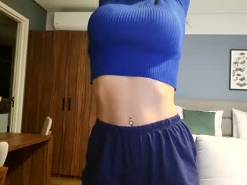 girl
        yourbonie cam image #1095951