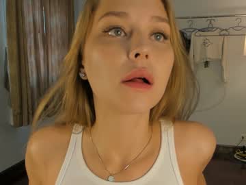 girl
        casey_diaz cam image #2463349
