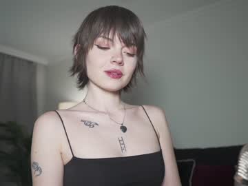 girl
        auddicted cam image #3218145