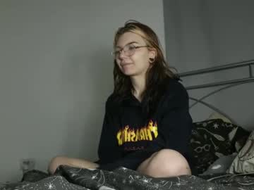 girl
        lizzyylovesick cam image #5101767