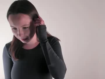 girl
        plumbus_user cam image #5081312