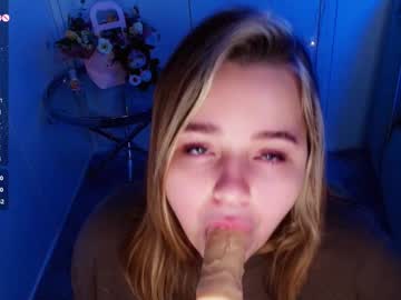 girl
        melissabowen cam image #5770840