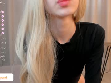 girl
        goldbutterfly_ cam image #4553159