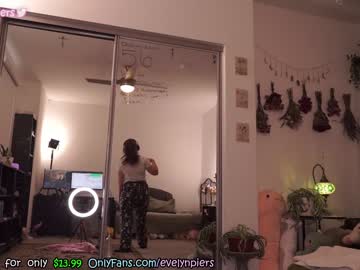 girl
        evelynpiers cam image #1715667