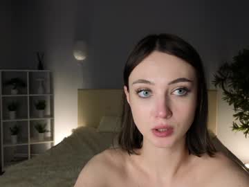 girl
        lauratanguy cam image #5796047