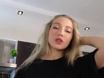 girl
        yononeey cam image #4073601
