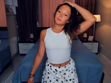 girl
        leilahalo cam image #4677680