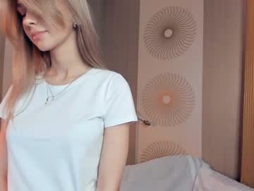 girl
        nectar_peach cam image #4015717