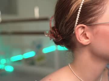 girl
        april_blush cam image #3953453
