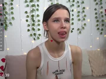 girl
        happynewdear cam image #6313557